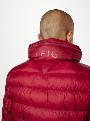 Giacca invernale di TOMMY HILFIGER in rosso