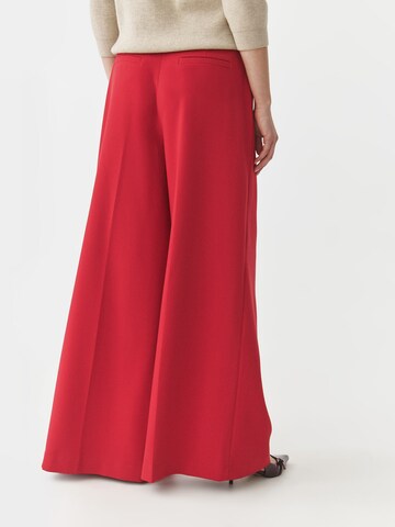 Loosefit Pantalon à plis 'Manikimia' TATUUM en rouge