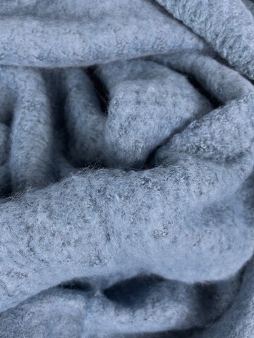 Kumixi Oversized Scarf in Blue