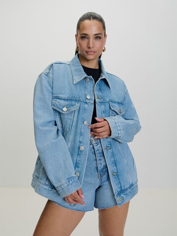 Veste mi-saison AMI ALY en bleu : devant