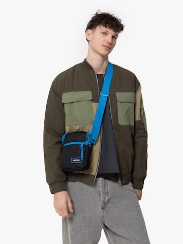 EASTPAK Skuldertaske 'The One' i sort