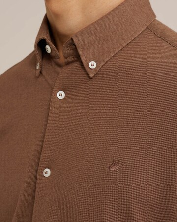 WE Fashion Slim fit Overhemd in Bruin