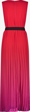 TAIFUN Suknia wieczorowa w kolorze czerwony
