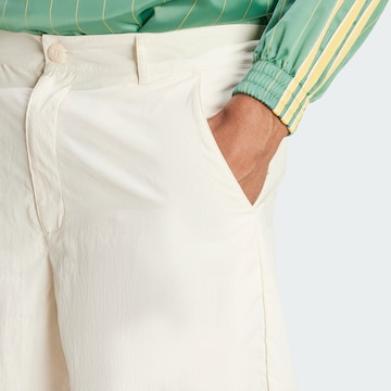Regular Pantalon ADIDAS ORIGINALS en blanc