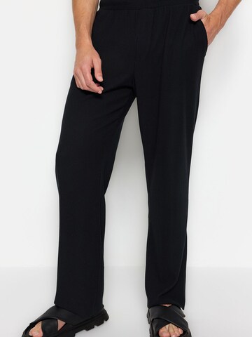 regular Pantaloni di Trendyol in nero: frontale