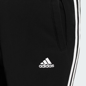 ADIDAS SPORTSWEAR - Slimfit Calças de desporto 'Essentials 3-Stripes' em preto