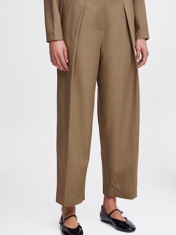 b.young - Loosefit Pantalón plisado 'Midde' en marrón: frente
