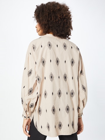 Flowers for Friends - Blusa en beige