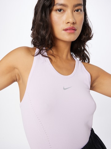 NIKE - Top deportivo en lila