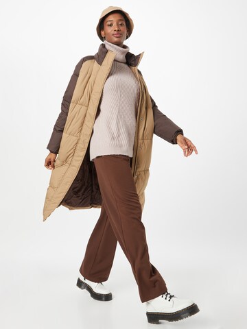 Cappotto invernale di minimum in beige