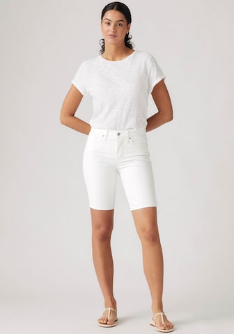 LEVI'S ® Slimfit Shorts 'Shaping Bermuda' in Weiß