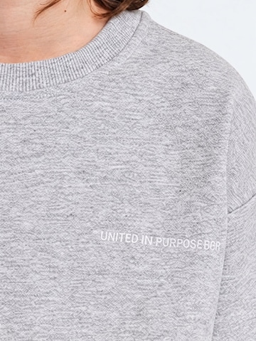 GrimelangeOdjeća za vježbanje 'GRIMELANGE Rundhals-Sweatshirt-Hosen-Set' - siva boja