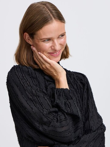 b.young - Blusa 'Ikaya' en negro