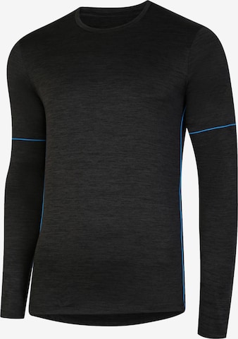 UMBRO Performance Shirt in Black: front