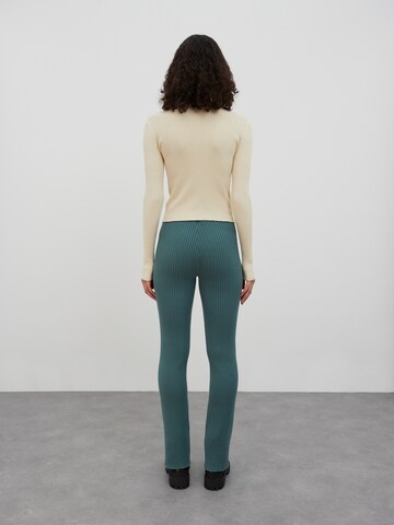 EDITED Slimfit Spodnie 'Vivi' w kolorze zielony