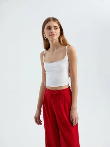 Haut Hiccup en blanc : devant