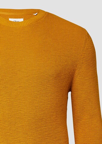 s.OliverPulover - žuta boja