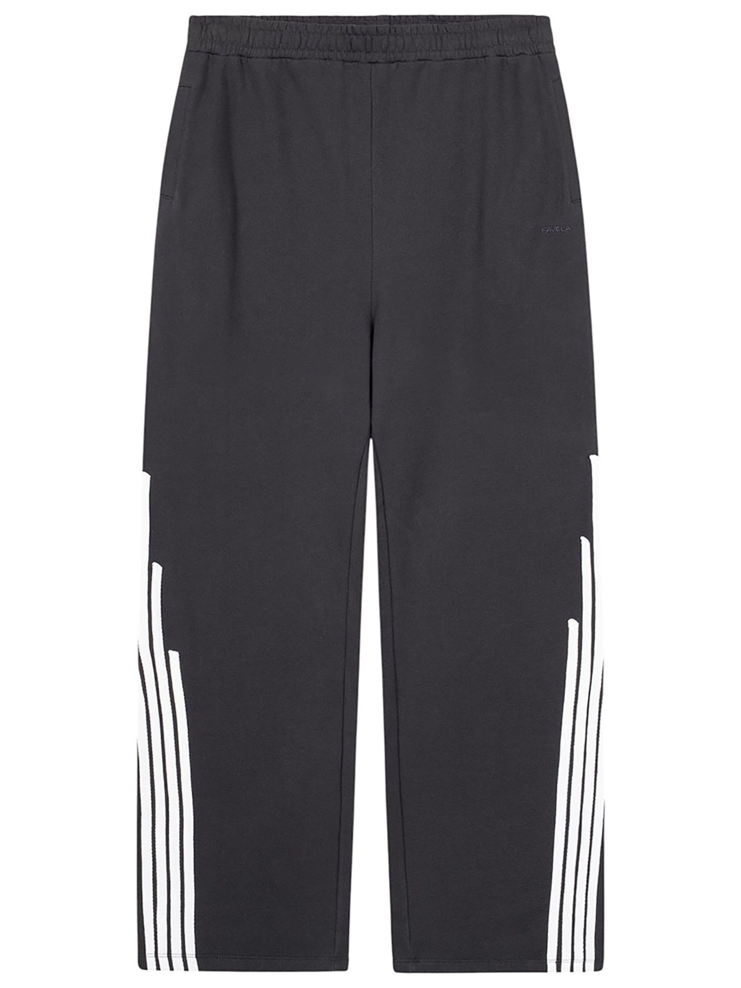 FAVELA Regular Workout Pants '4 Stripes' in Black: front