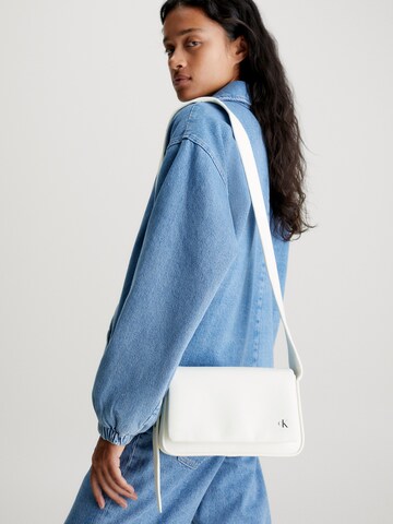 Calvin Klein Jeans - Bolso de hombro en blanco