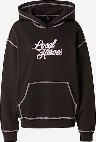LOCAL HEROES Sweatshirt 'BOOYAH' i svart: framsida