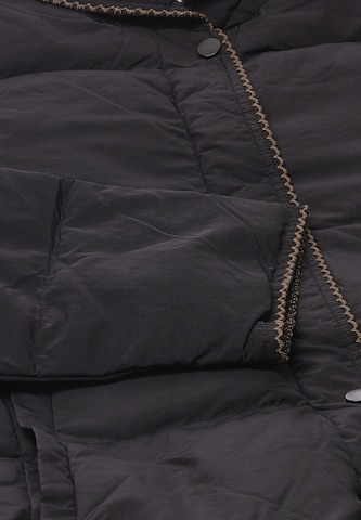 faina Between-season jacket in Black