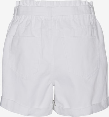 VERO MODA Regular Shorts 'Tamira' in Weiß