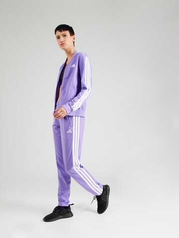 ADIDAS SPORTSWEAR Træningsdragt 'Essentials' i lilla