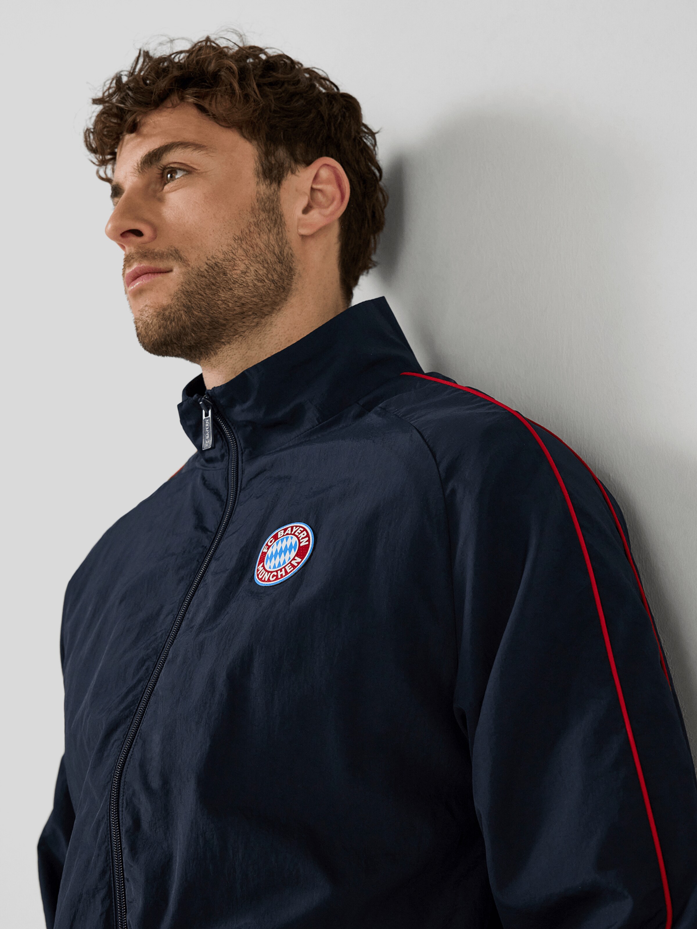 FC BAYERN MÜNCHEN Between-Season Jacket in Blue
