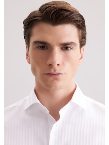 Coupe slim Chemise business 'SMART CLASSICS' SEIDENSTICKER en blanc