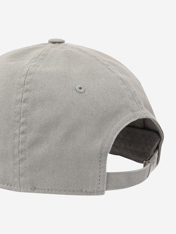 Carhartt WIP Kšiltovka 'Madison' – šedá