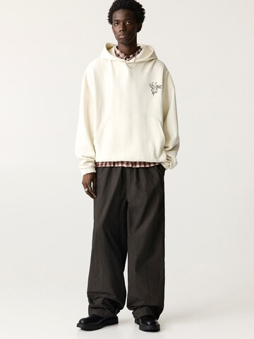 Sweat-shirt Pull&Bear en blanc