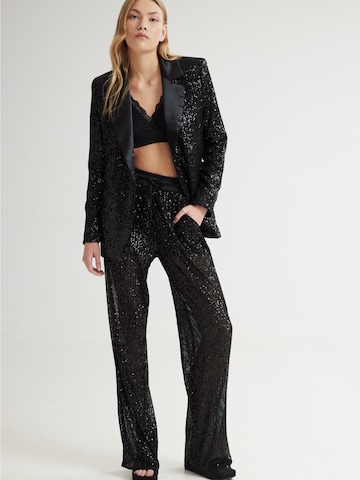 4TAILORS Regular Housut värissä musta