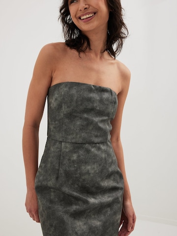 NA-KD Cocktail Dress in Grey: front