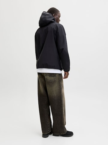 Veste fonctionnelle JACK & JONES en noir