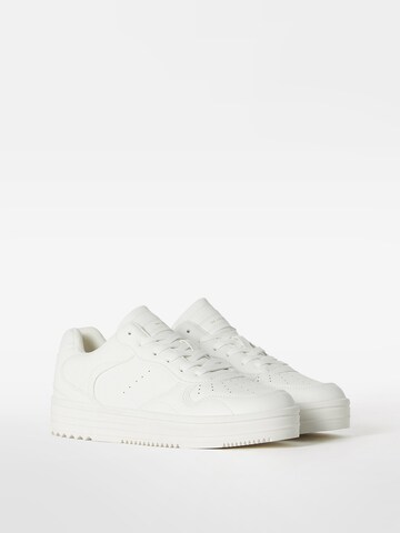 Bershka Sneaker in Weiß