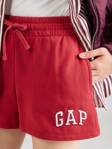 Regular Pantaloni 'HERITAGE' de la GAP pe roșu