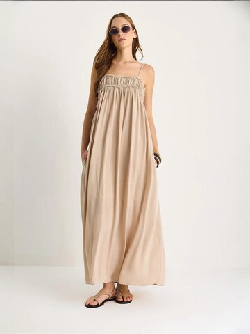 Bianco Lucci Kleid in Beige