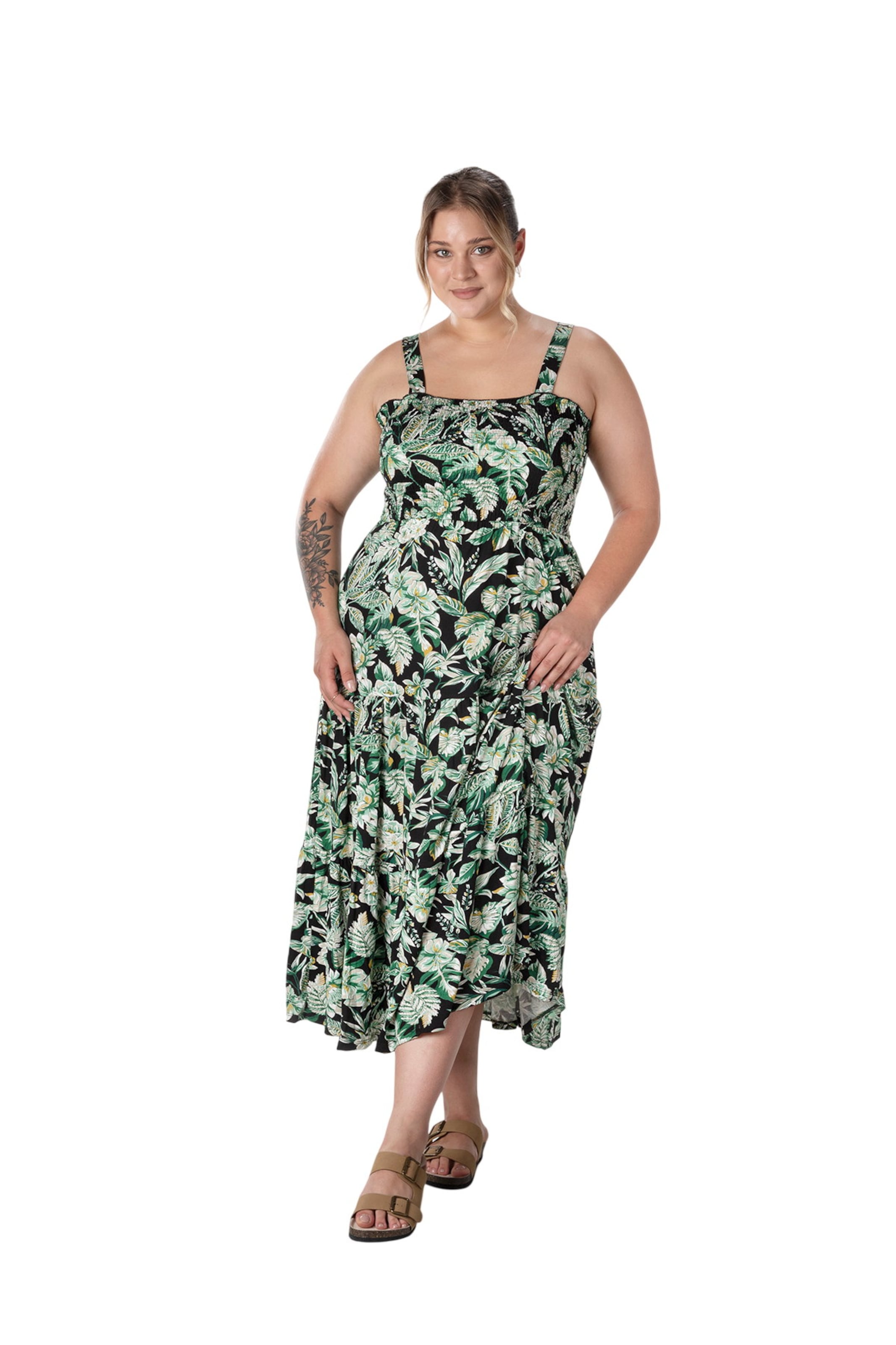 Stil Diva Dress in Black: front