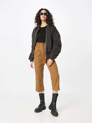 Warehouse Regular Pleat-front trousers in Brown