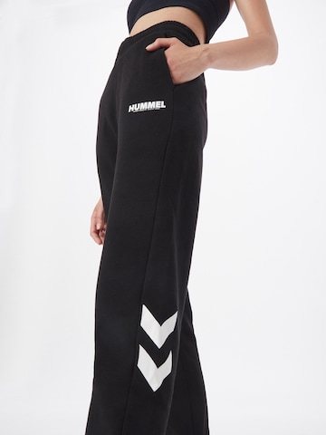 Effilé Pantalon de sport Hummel en noir