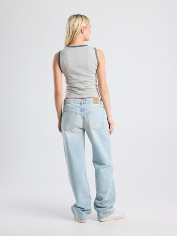 Haut America Today en gris