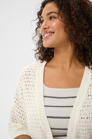 KAFFE CURVE Strickjacke 'Silje' in Weiß