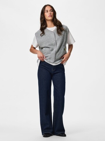 Gilet 'KATTY' di PIECES in grigio