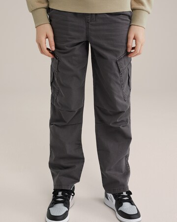 WE Fashion Regular Trousers in Grey: front