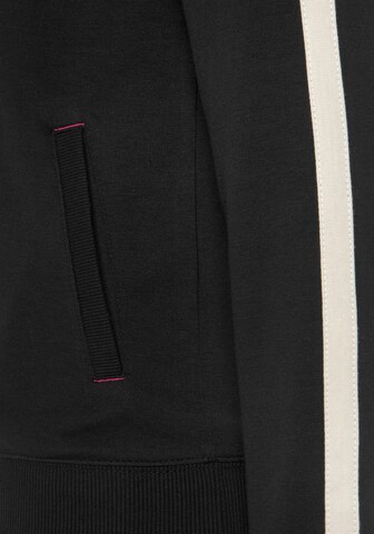 LASCANA ACTIVE Спортна жилетка с качулка в черно