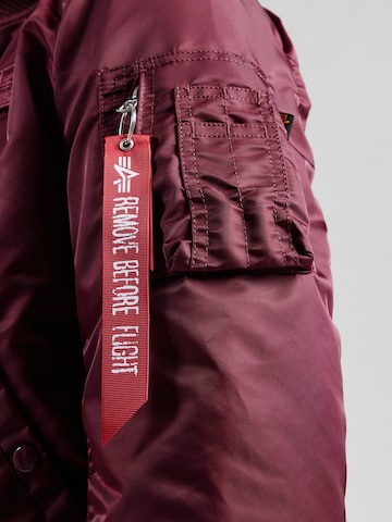ALPHA INDUSTRIES Демисезонная куртка в Красный