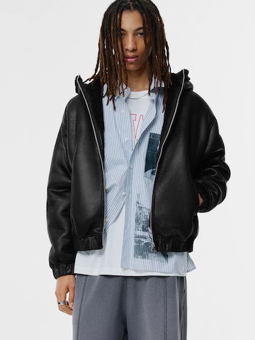 Pull&Bear Prehodna jakna 'STWD' | črna barva: sprednja stran