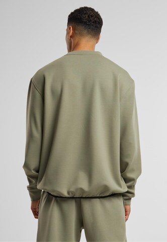 Urban Classics Sweatshirt in Green