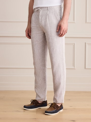 Next Regular Hose in Grau: Vorderseite