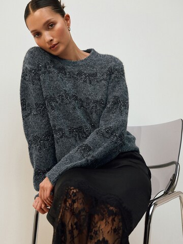 pilka Next Megztinis